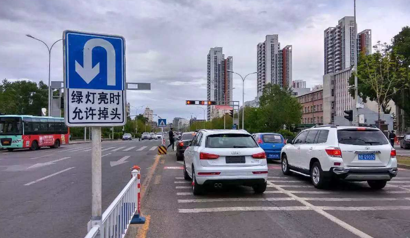 闯红灯后,车停在路中间不动会被扣分吗?交警:再强调最后一次