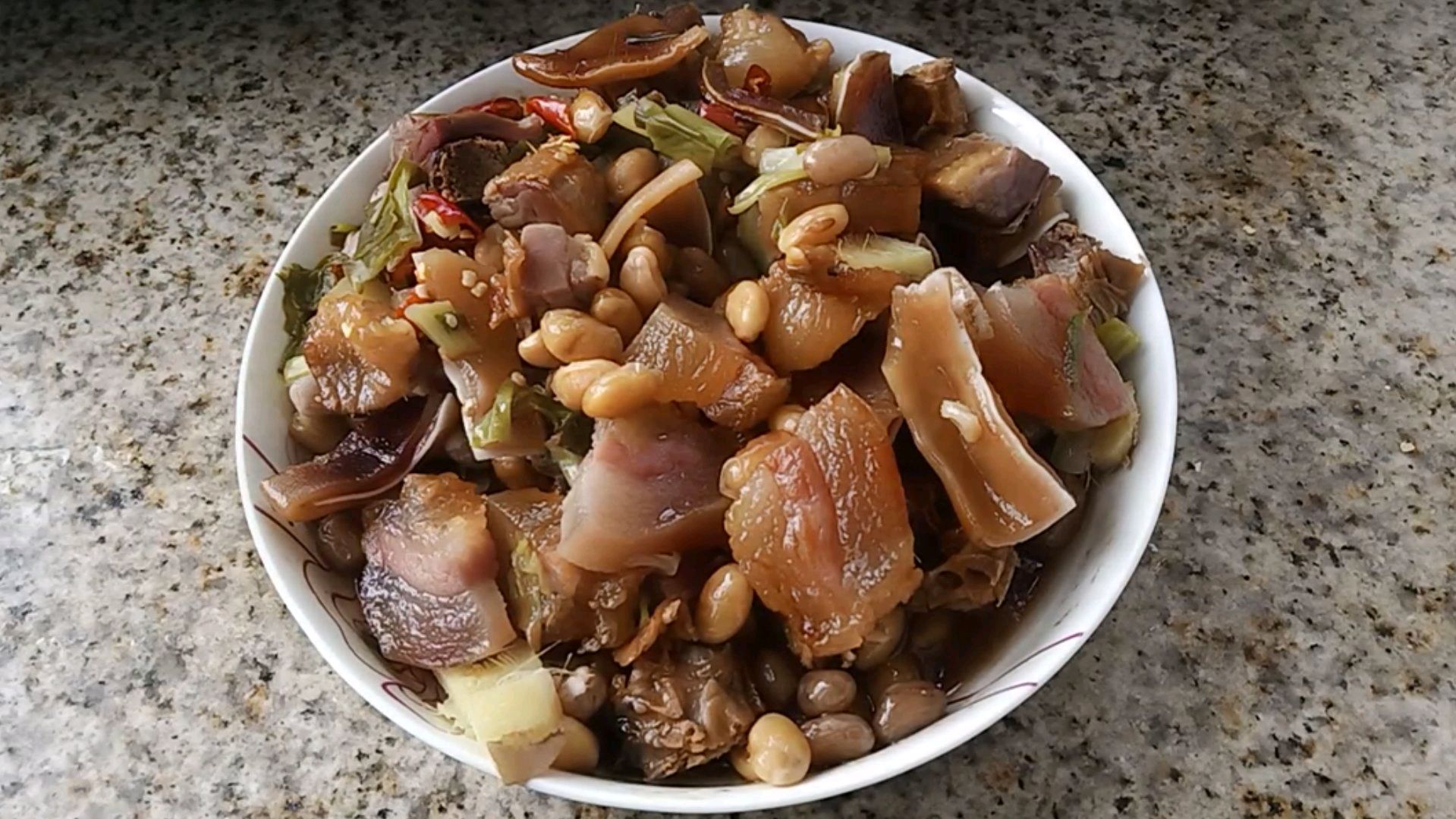 从小吃到大,百吃不厌的土菜,黄豆花生米蒸咸拼