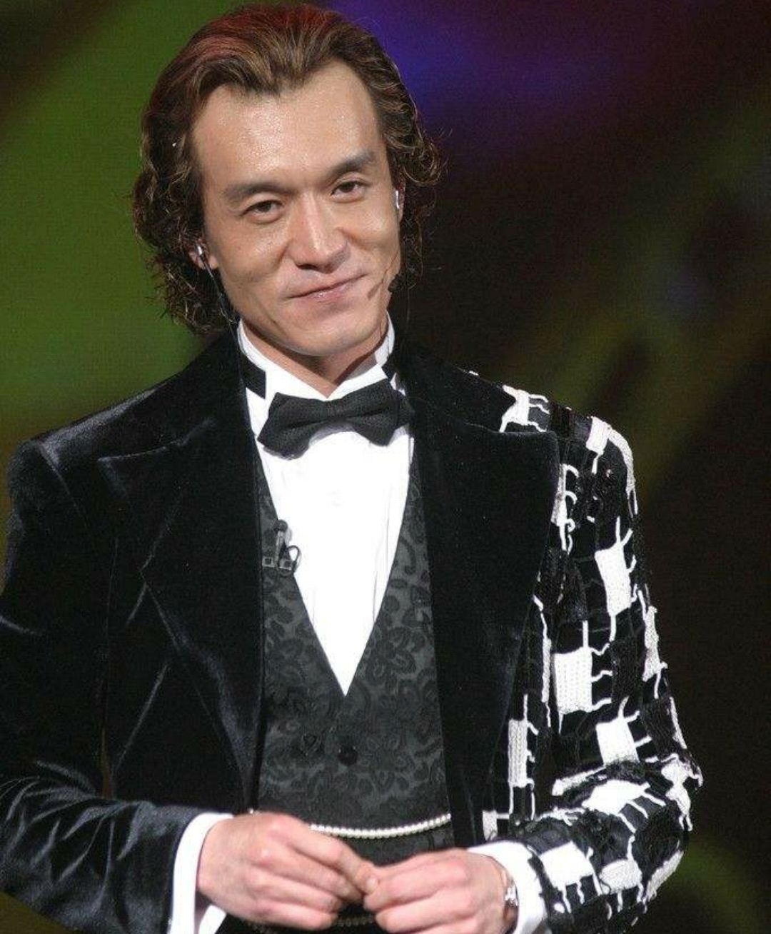 央视主持人李咏去世 妻子哈文哀悼4个字直戳人心  网友:不敢相信