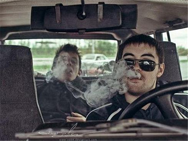 为什么国人开车抽烟开着窗,外国人却闭着窗?来听听专家的解释!