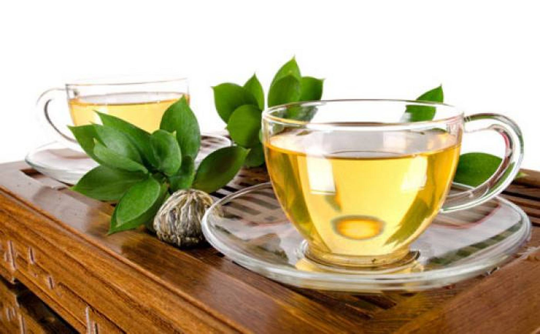 春夏美食茶饮记#【春夏必喝茶饮】桑菊茶:将桑叶,白菊花各10克,甘草3