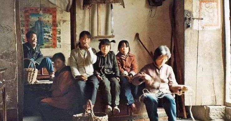 大娘五女全村人嘲笑,二婶三儿所有人羡慕,多年以后结局是这样!