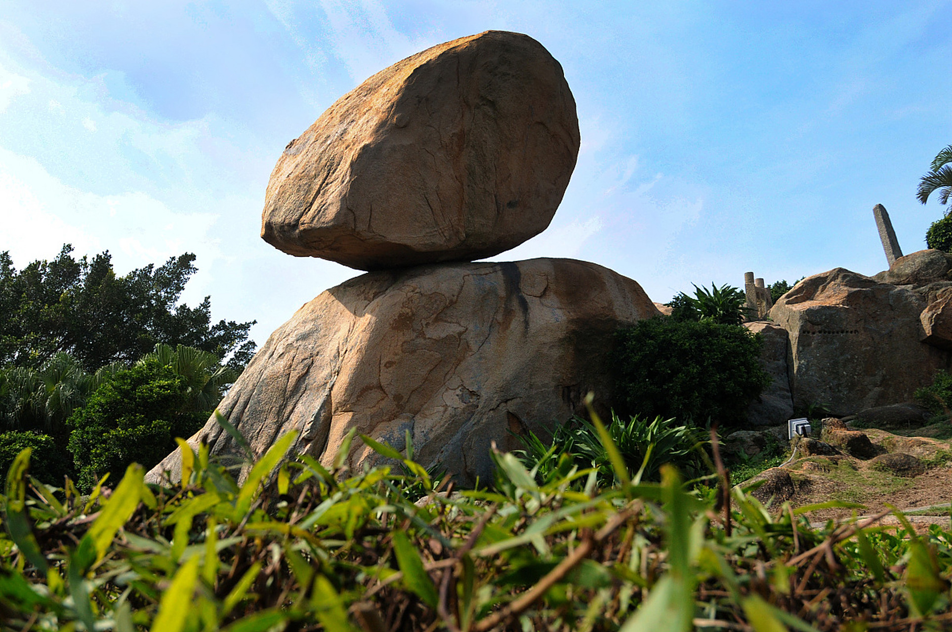 风动石景区坐落在东