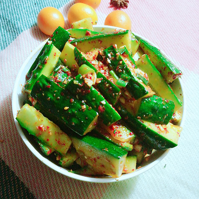 香辣拌黃瓜,脆口營養,下酒還下飯,十分鐘就搞定