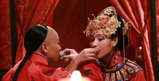 古人结婚为何要喝交杯酒?如今的交杯酒仪式已经面目全非了!