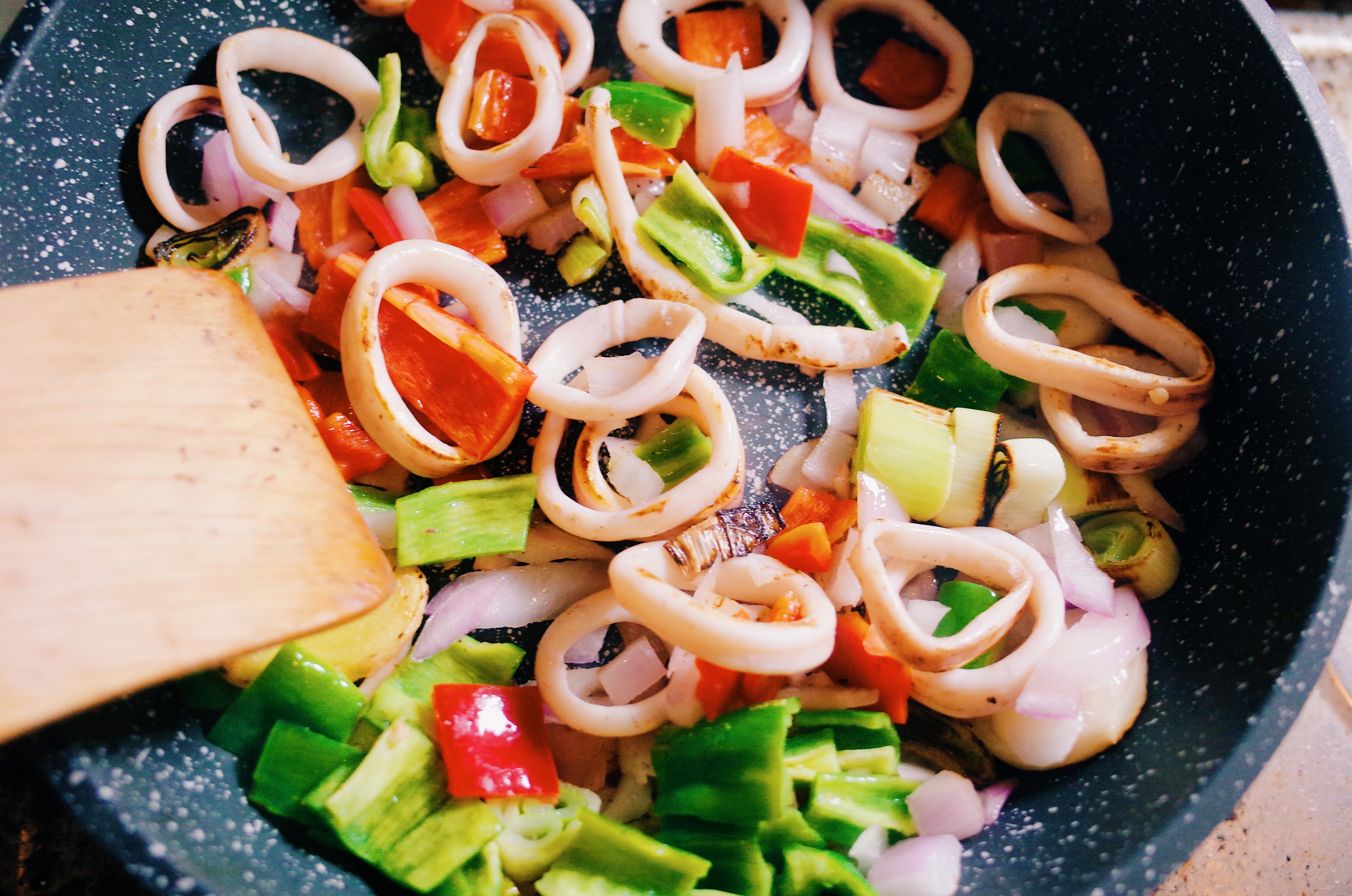 香辣鱿鱼圈,鲜香可口qq的嚼劲,不管你是搭配什么都超赞