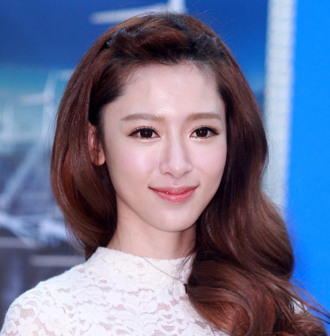 接下来这位最让人痛心,她叫杨可涵,因为长相出众