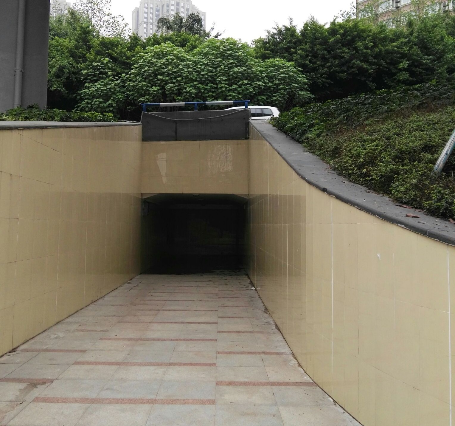 解析重庆地铁环线和轻轨2号线的谢家湾站:高架换乘也非常方便