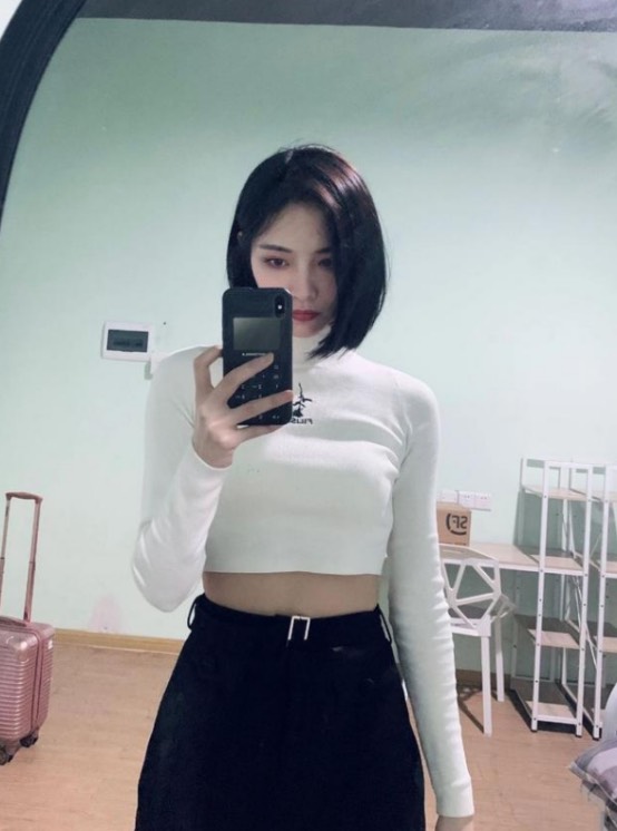 好身材就要露出来,开春流行"露脐装"学许佳琪露脐装,魅力十足