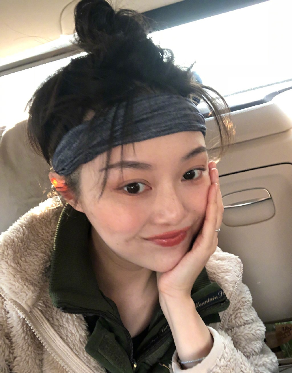 网红晚晚丸子头引热议,是贵妇风还是大妈范?网友:我说了算!