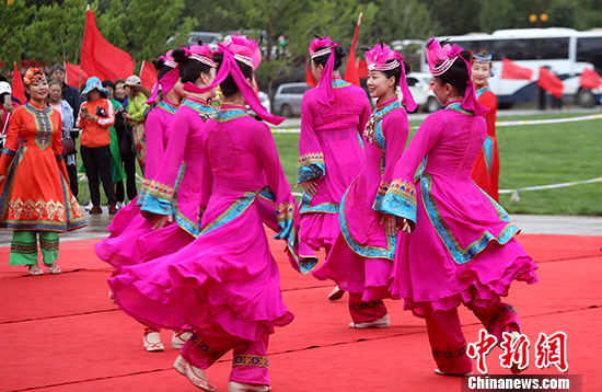 中国三少民族达斡尔族举办斡包节 吸引中外游客