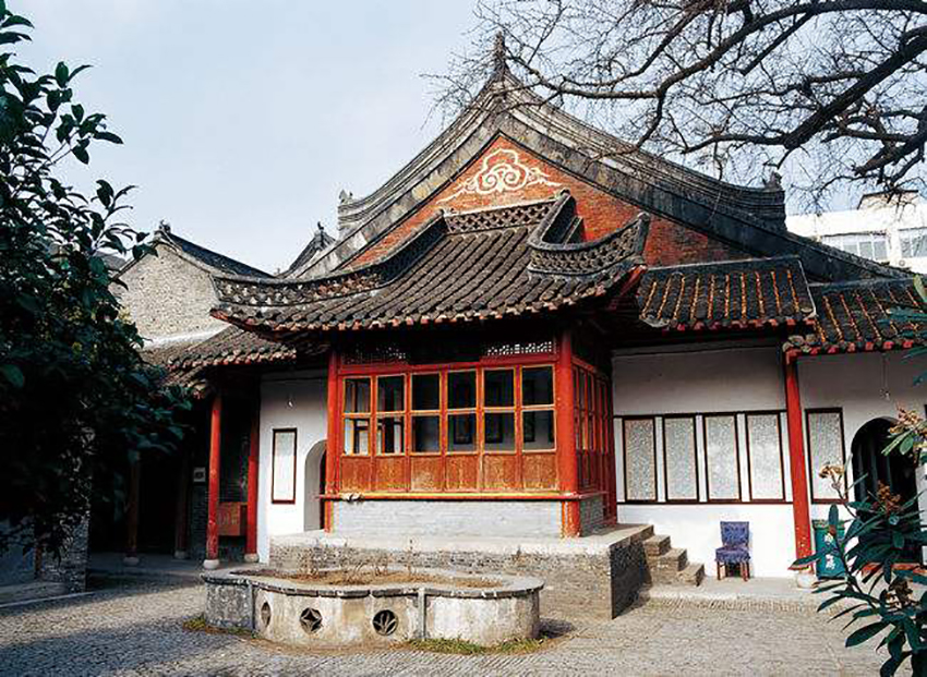 二,扬州仙鹤寺 扬州仙鹤寺建于宋朝,据说在兴建此清真寺时,是按照仙鹤