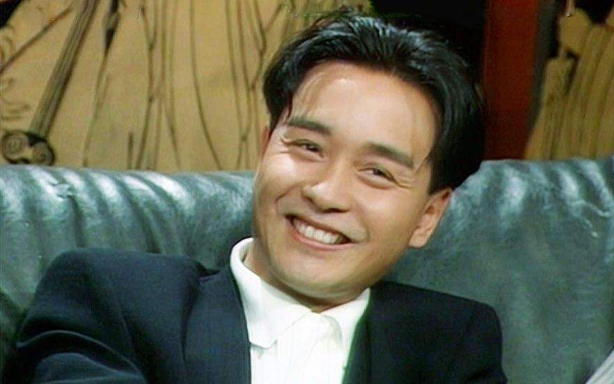 张国荣罕见的搞怪照片,"少女坐姿"太妖娆!最后一张生前未公开