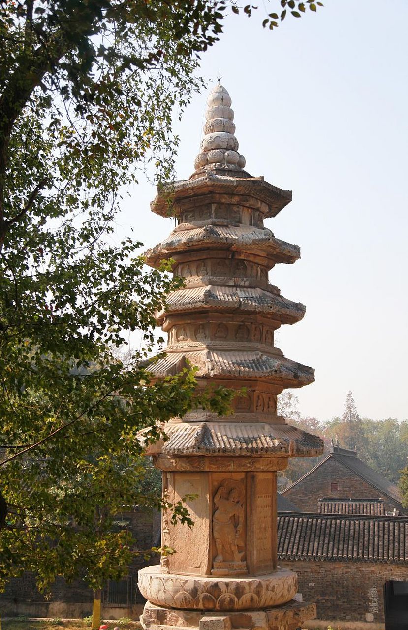 夏日,保圣寺塔是古城高淳的标志,也是我省历史最久的两座方塔之一,与