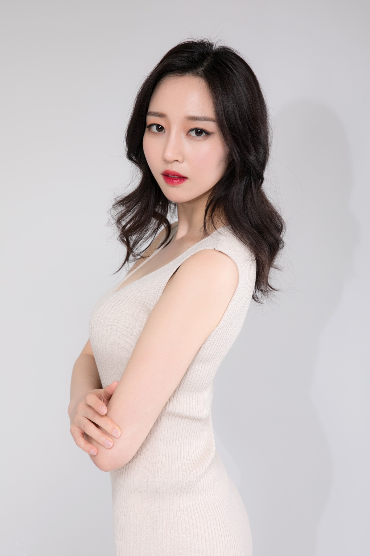 人像摄影:贤淑女侠,图5的模样俏丽多姿!