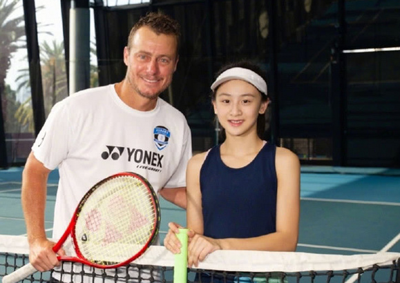 有一种彪悍生长叫"森碟",11岁就坐拥大长腿,手臂肌肉看呆网友