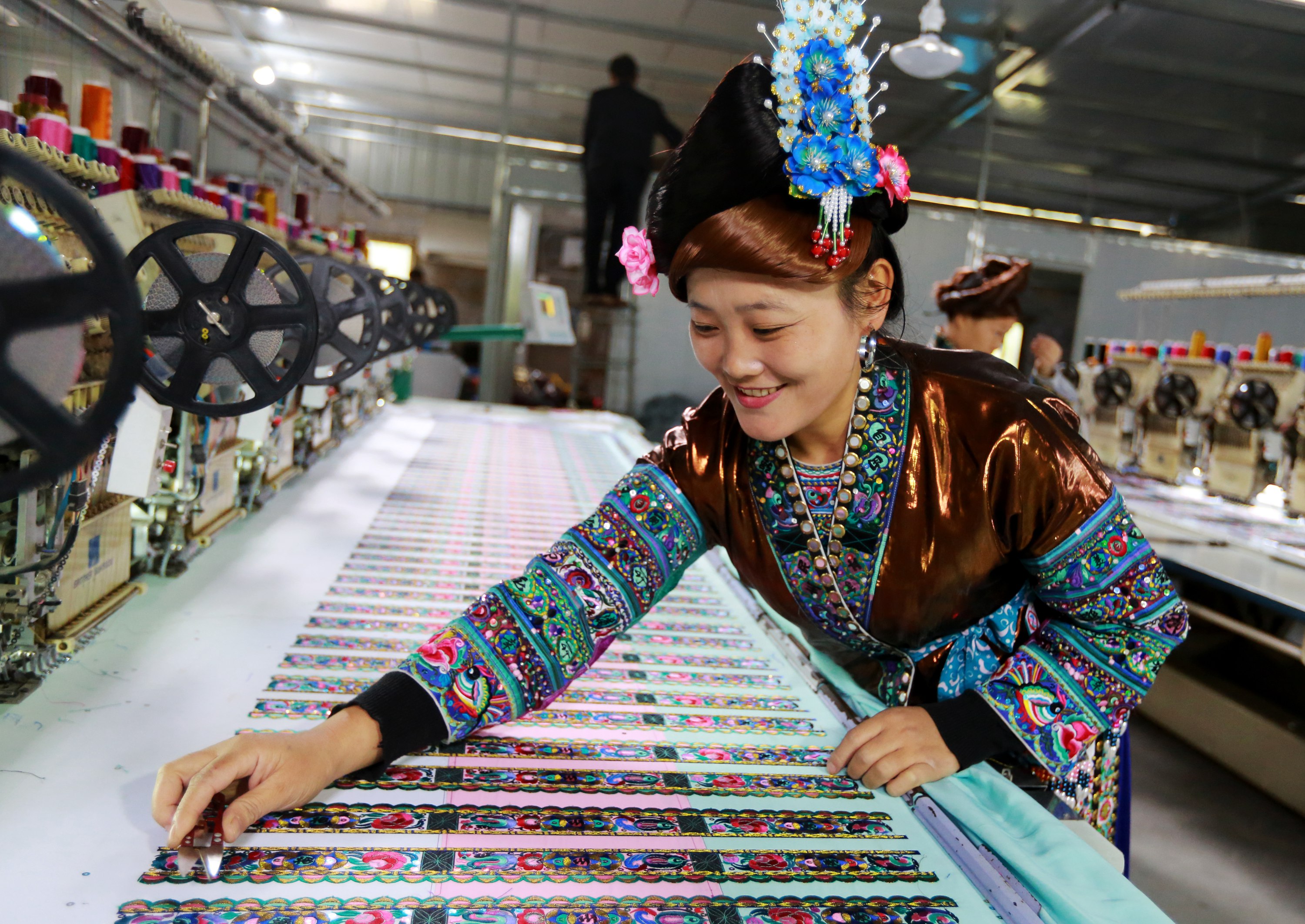 广西融水:传统亮布展新颜(8)