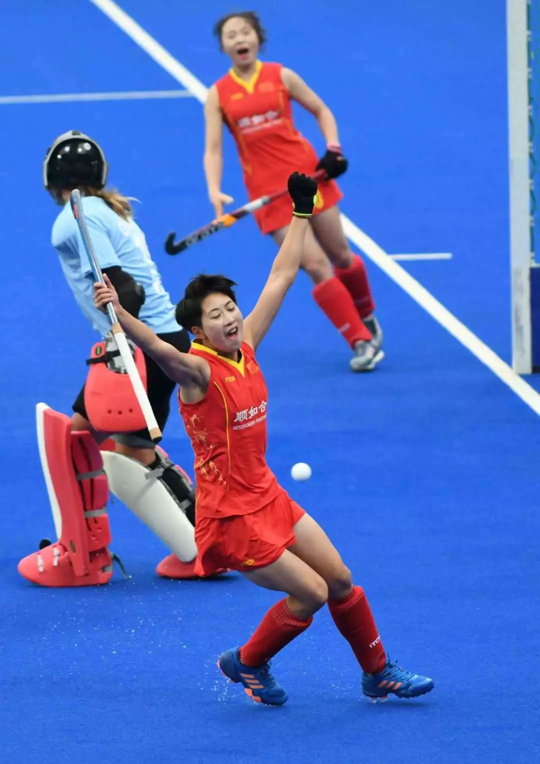中国女子曲棍球在世界联赛上5:3战胜新西兰,取得第二胜!
