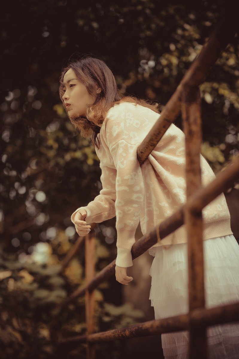 简单摄影:孤单笙歌,风过微凉,女生为何惆怅