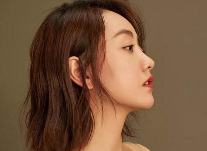 一组杨蓉的珍贵图集,赶快来欣赏一下吧.侧脸更是十分迷人了.