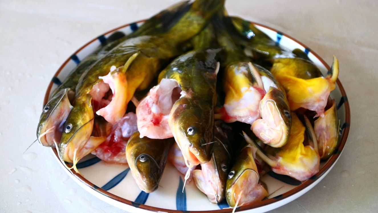 黄骨鱼别直接下锅了,换个新做法,酸辣开胃又下饭,来客人也不怕