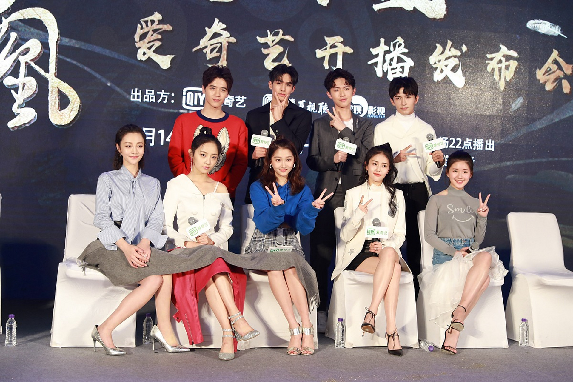 关晓彤和白鹿的两次同框,不得不说,关晓彤得确个子更高,脸更小!