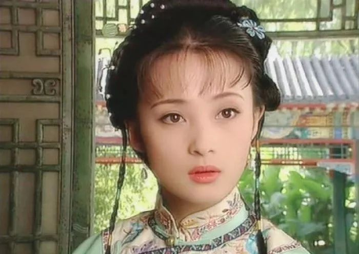 蒋勤勤晒二胎孕肚照,心有猛虎细嗅蔷薇的她,才不会容颜老去!