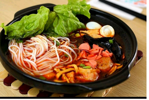 贵州人喜欢吃酸,忆苗乡酸汤粉美食,凯里红酸汤的历史