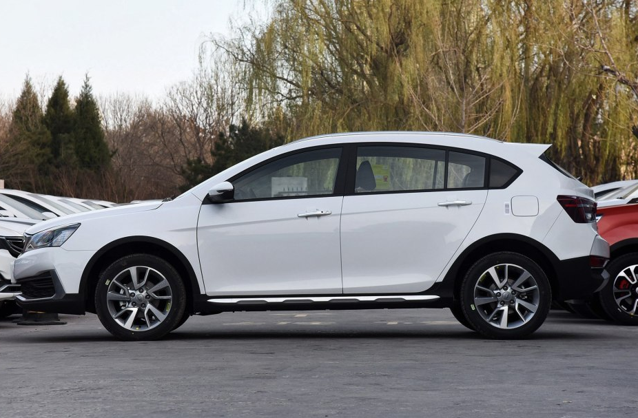 吉利远景s12018款1.5l锋驰型,颜值卓越,仅凭外观吸引很多老司机