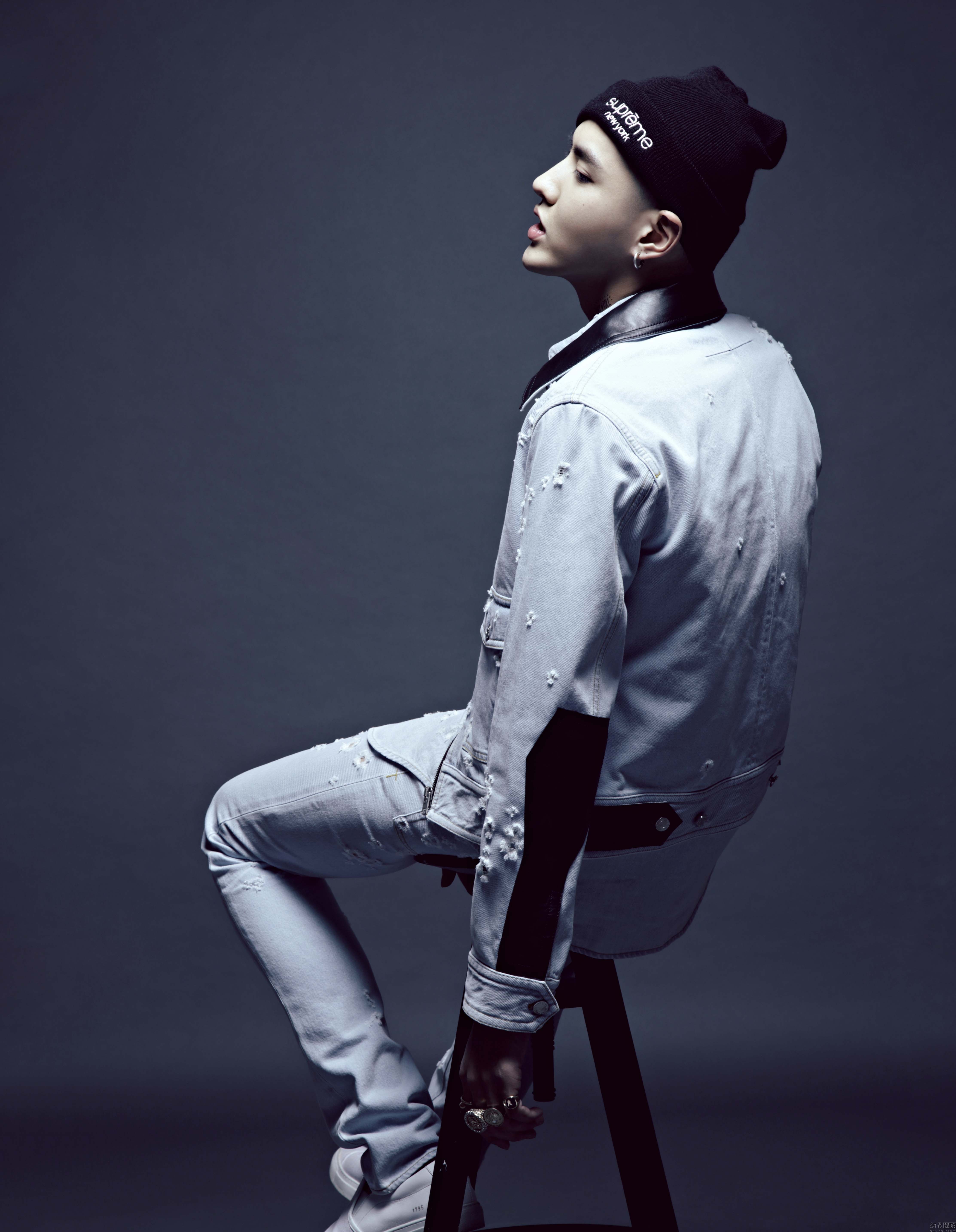 吴亦凡ins晒短视频化身银发炸毛小狮子!手舞足蹈度假似过年!