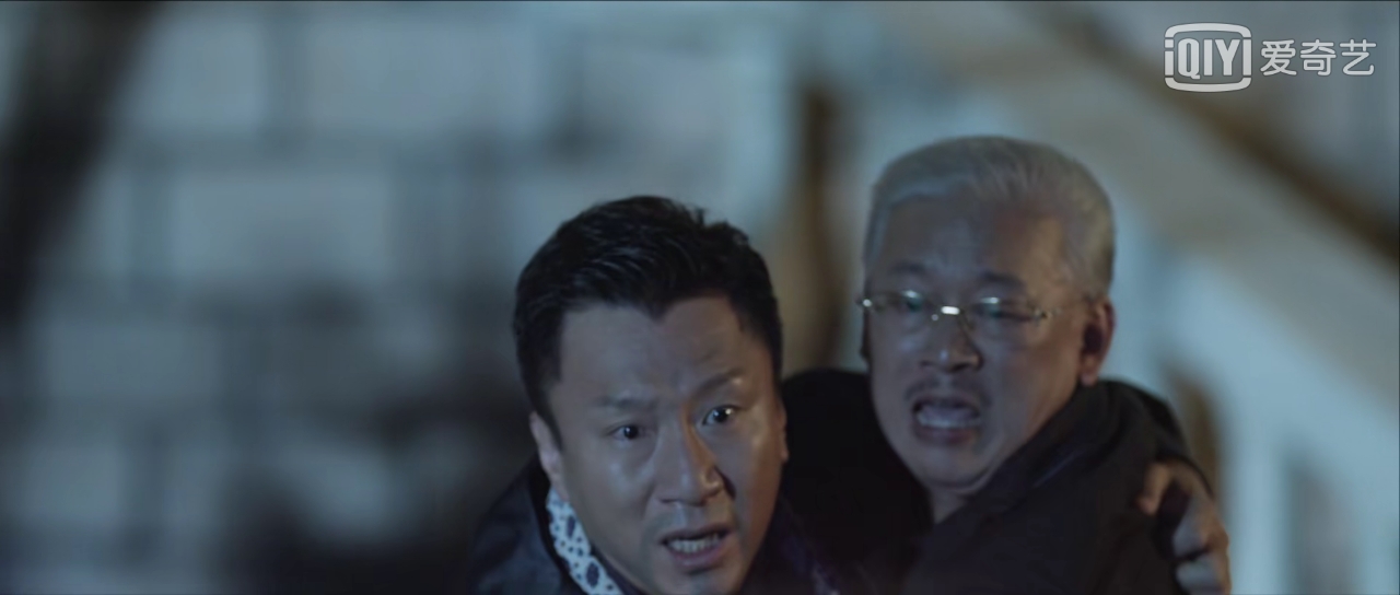 孙红雷用一个龙背墙的故事,揭开了《全民目击》的假象