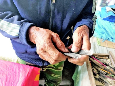 饼模雕刻技艺传承人王昌元:如今月饼模子没了用武之地