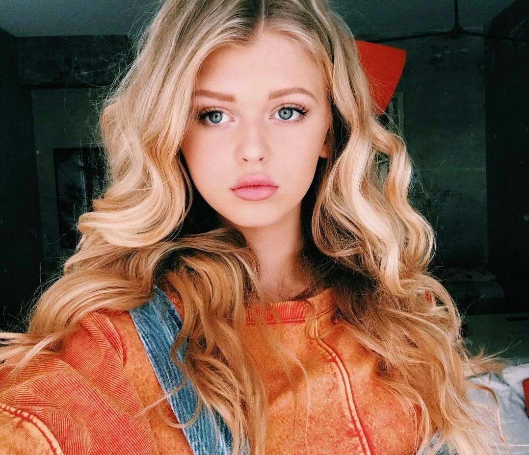 16岁的外国网红女孩loren gray,金发大眼嘟嘟唇,真人芭比