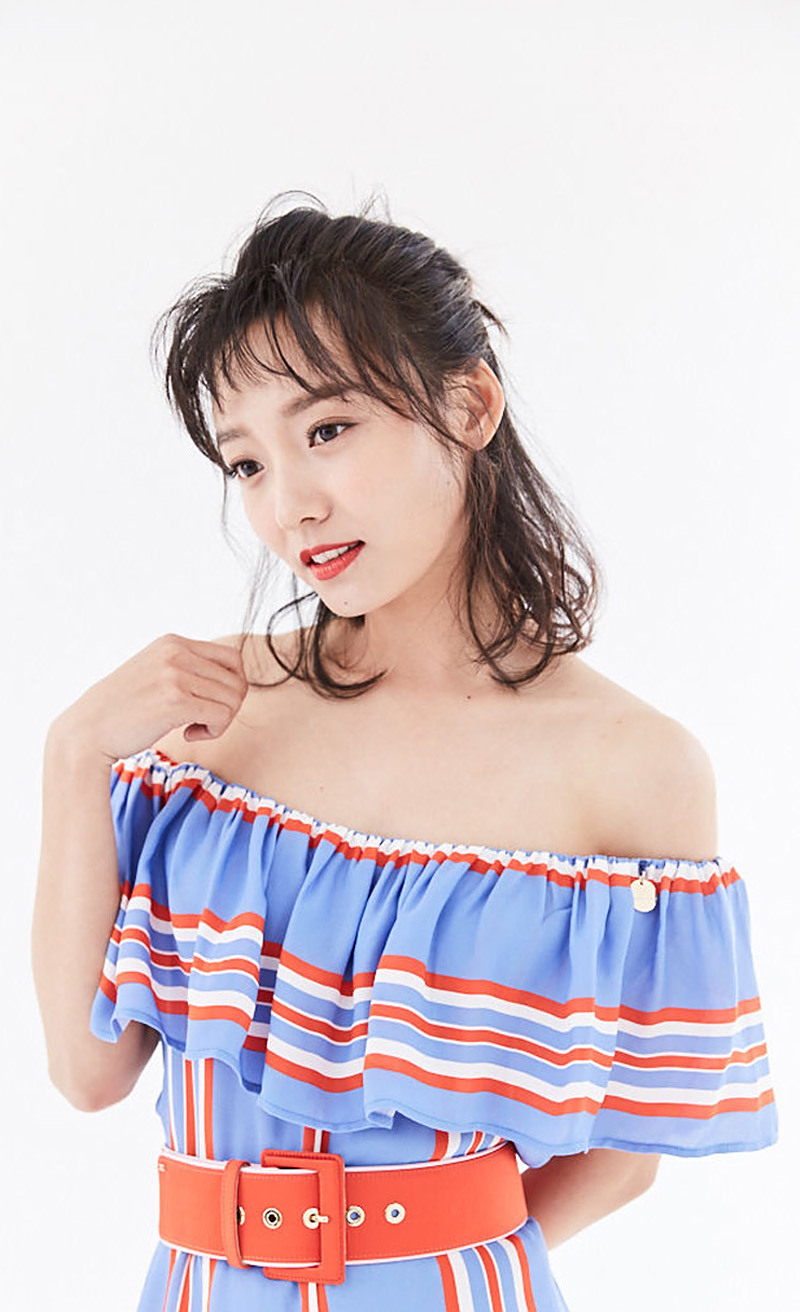 敢说不心动吗?看看林源的早期写真,尽显十足少女范,很是迷人