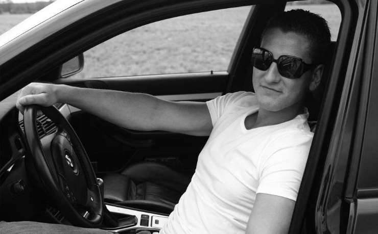 开车戴墨镜只是为了耍帅?老司机说出墨镜作用,知道后赶紧戴上