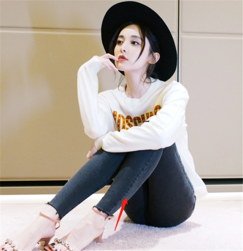 古力娜扎终于换造型!穿紧身裤秀出"竹竿腿",早该这样穿了!