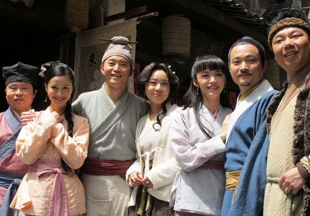 尤其是吕秀才的扮演者喻恩泰,不愧是秀才,在国内拿了中戏的博士学位