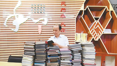 "岗位退了,事业没退"(改革先锋风采)