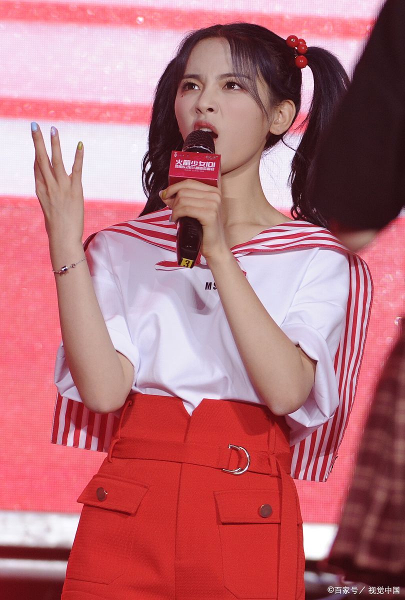 杨超越主演的电影火箭少女101之无畏少年激发热血的启迪之旅