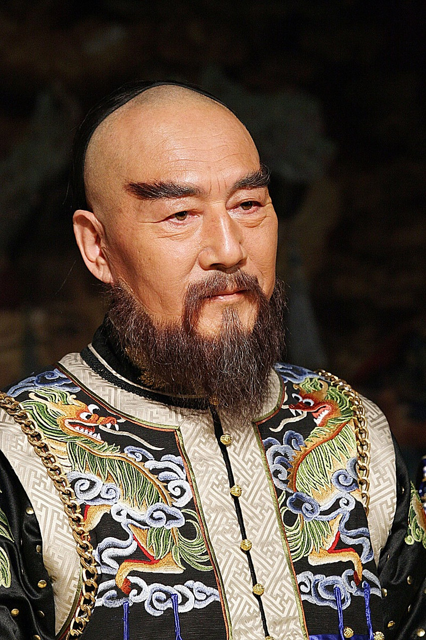 康熙14岁时,济世成了他的老师.