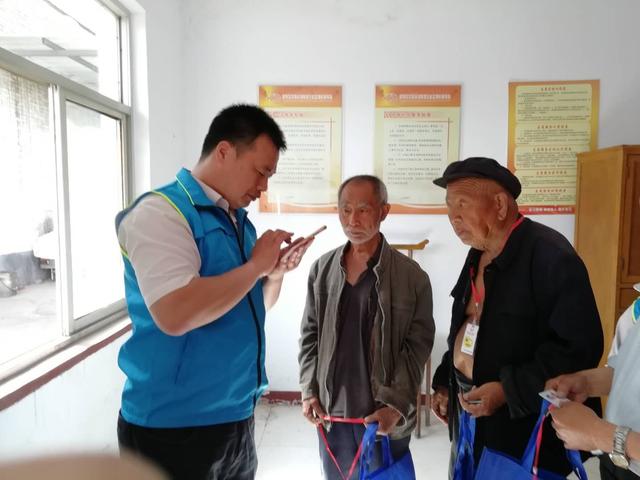 邢台"博爱社区流动服务站"走进桥东柴家庄村服务百姓
