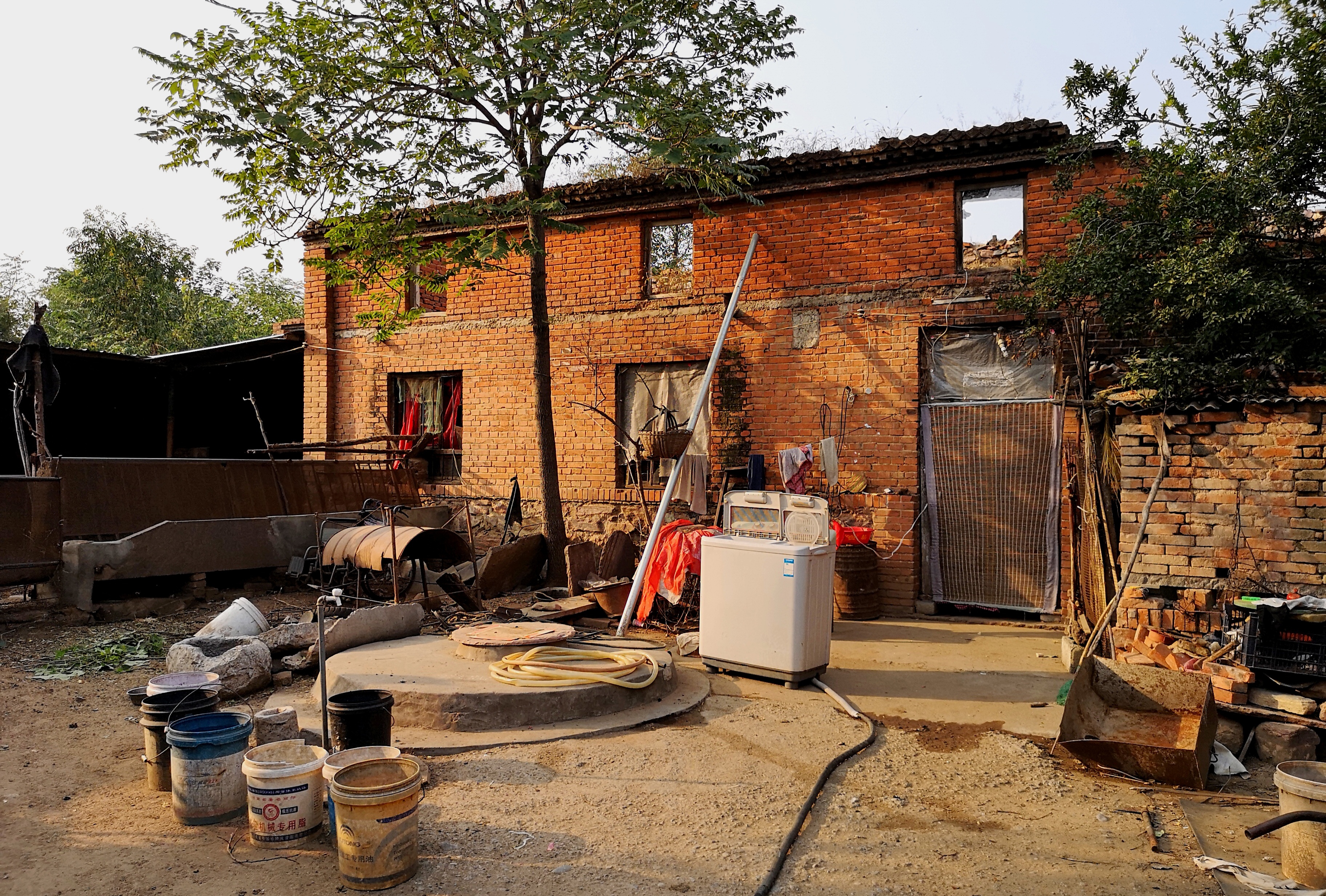 实拍农家小院,有平房有瓦房,有的干净利落,有的已经荒废