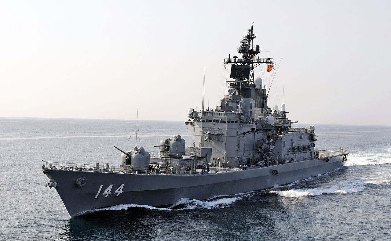 本级舰可以视作其前级榛名级直升机驱逐舰的改良版,中间有大型的直升