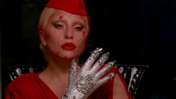 她用了世上最残忍的方法永葆青春只为等他回来,让人难以置信的爱