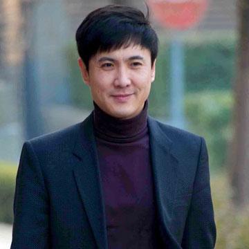 沈腾表弟居然如此帅气,网友惊呼不可能,一个细节暴露身份!