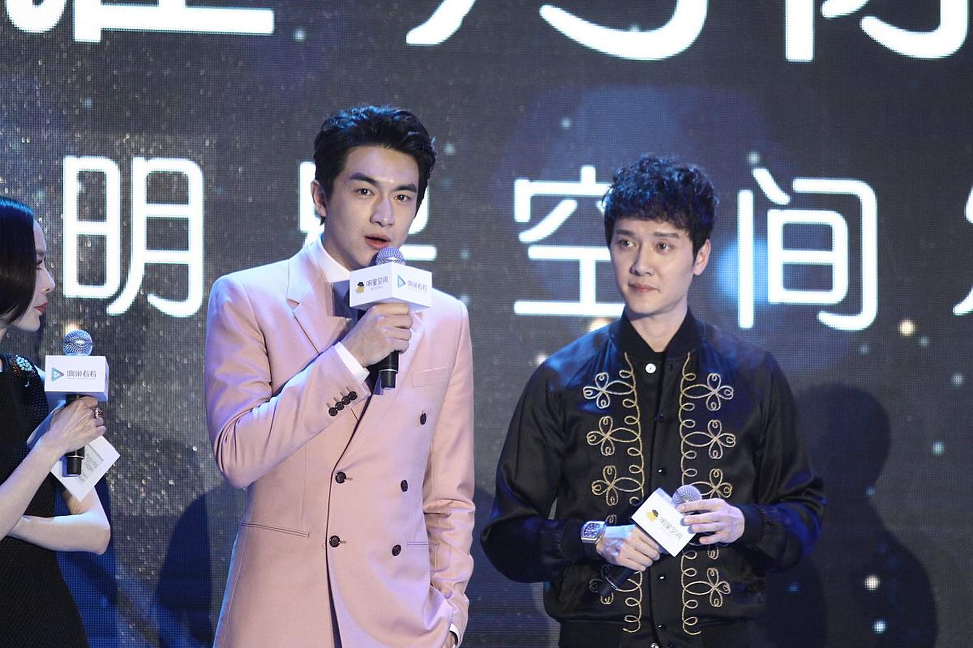 林更新和冯绍峰的四次同框,如果两个人,年龄差不多的话,其实他们的