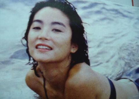 林青霞昔日泳装照曝光,笑容甜美性感漂亮