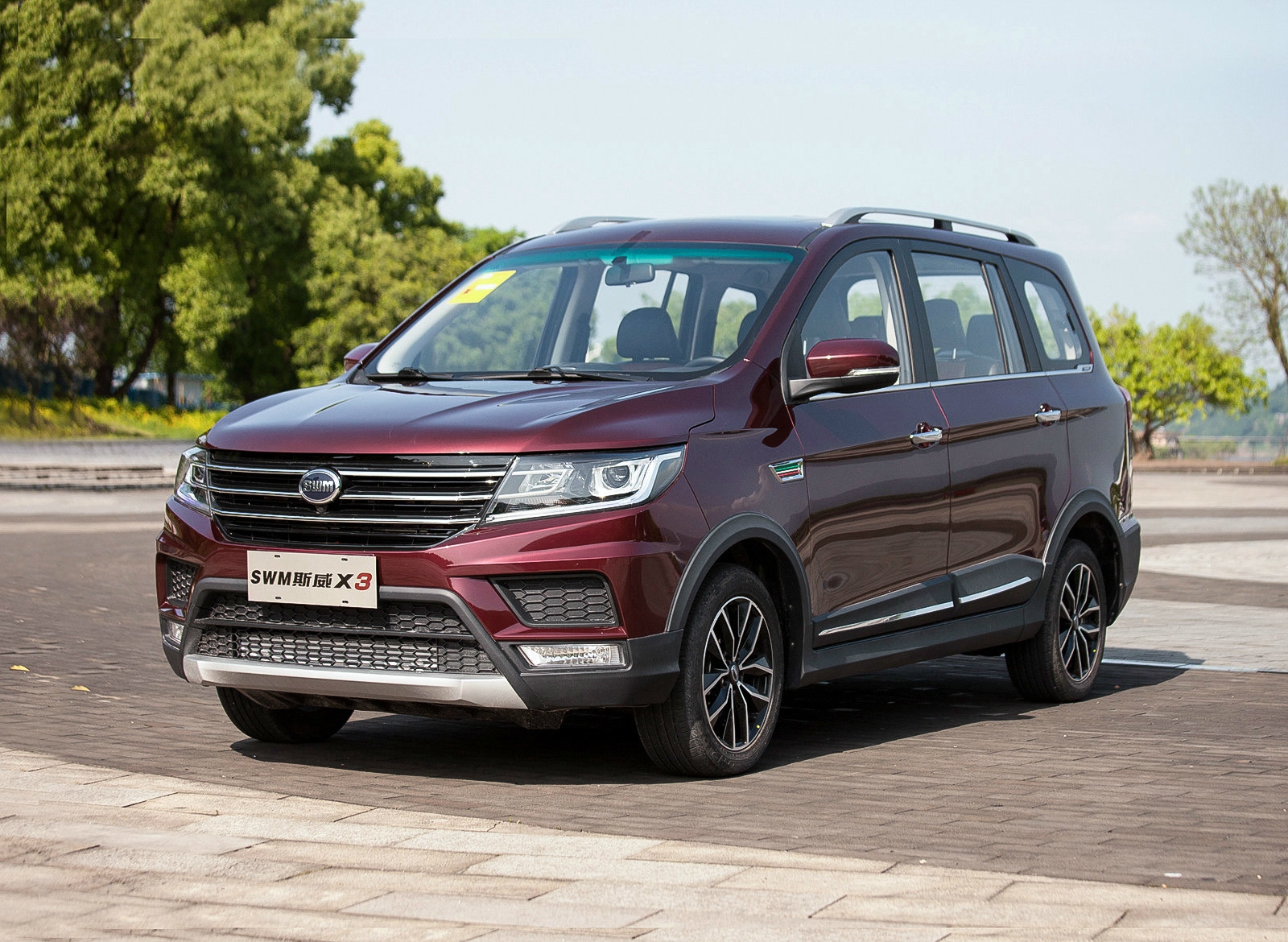 外观比较时尚运动的swm-斯威x3,时尚而不失低调,个性十足