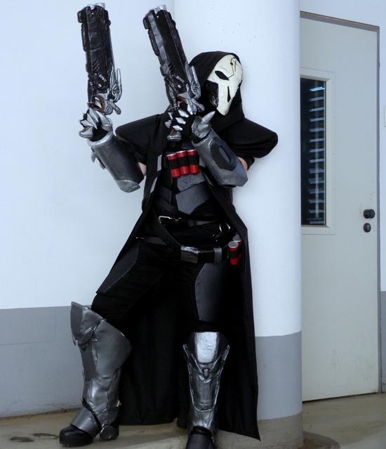 死神.守望先锋cosplay,欧美脸的安娜看着好酷啊!dva小姐姐好可爱!