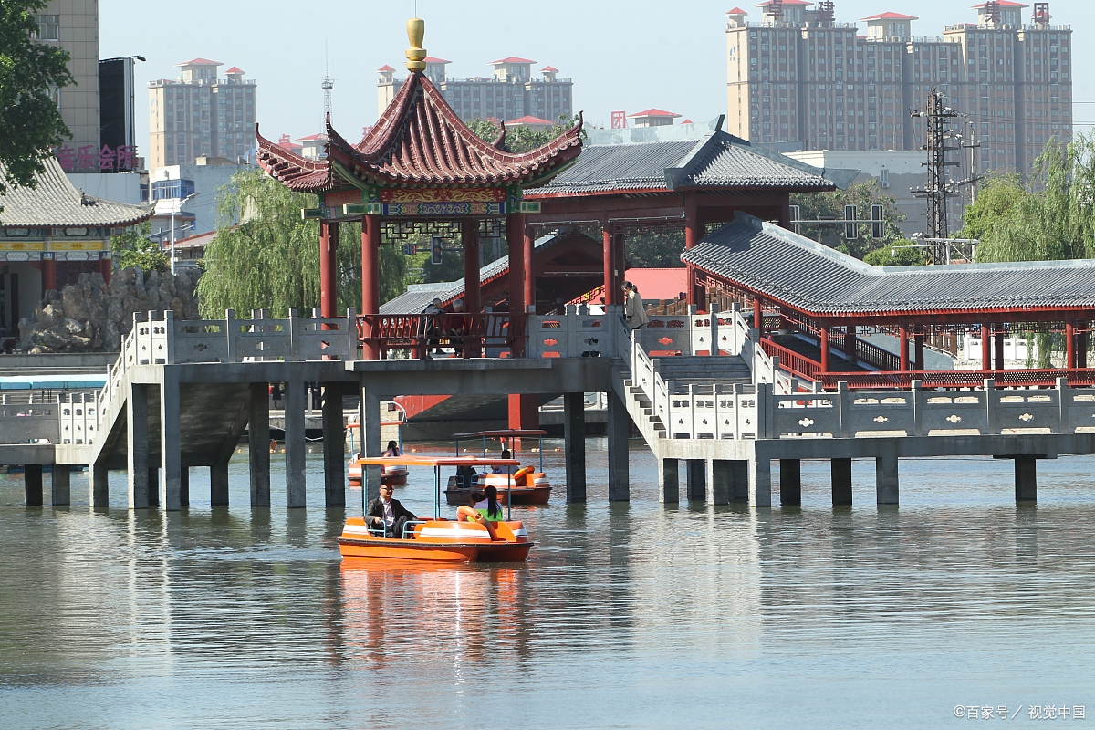 行走河南许昌西湖公园